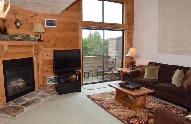 Seven Springs Sunridge 2 Bedroom Standard Condo with Ski-In/Out by RedAwning