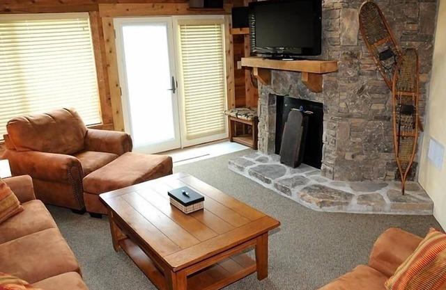 Seven Springs Sunridge 2 Bedroom Standard Condo - Ski In/Out, Pet Friendly! by RedAwning