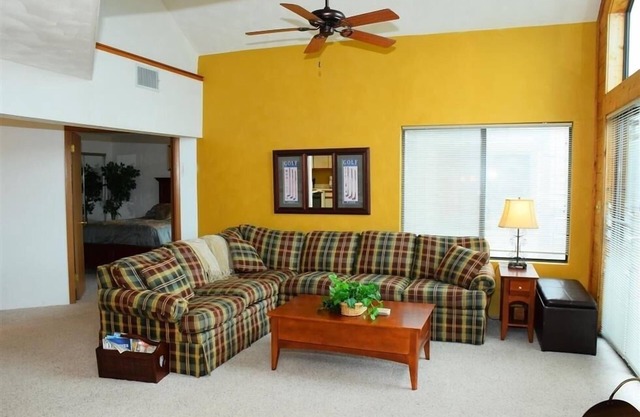 Seven Springs Sunridge 3 Bedroom Standard Condo with Loft, Ski-In/Out by RedAwning