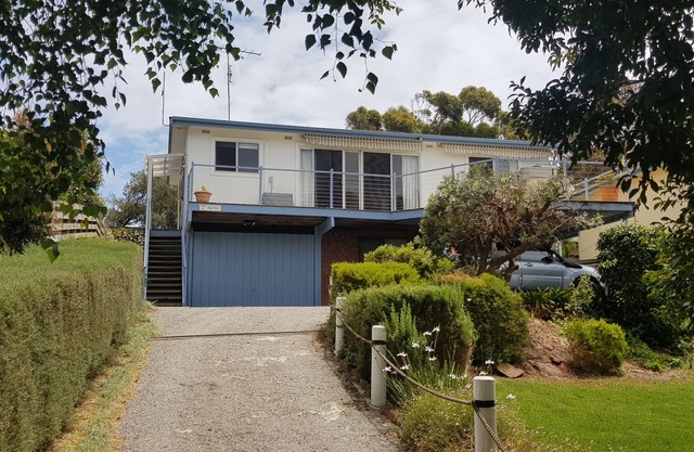 "Seventh Heaven" a family friendly holiday home. 2 levels, sleeps up to 9