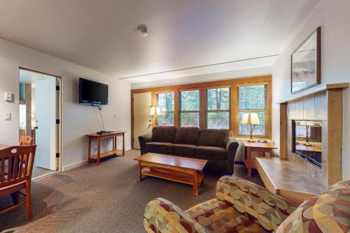Seventh Mountain Resort Units 1913/1914