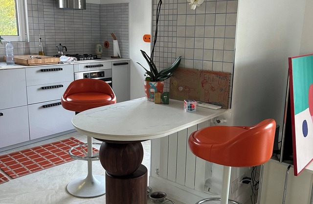 Seventies ambience with all modern comforts, villa with pool and garden
