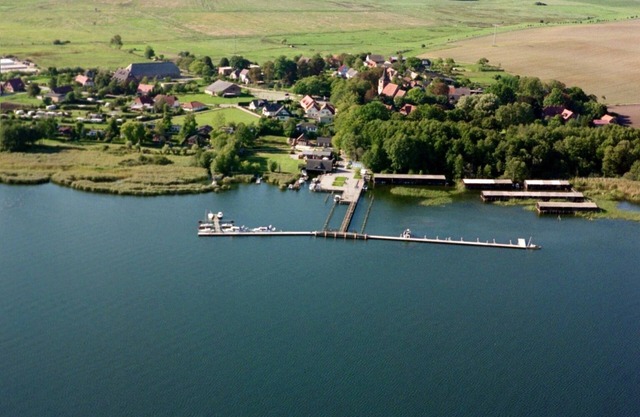 several lovingly furnished Wohnunfgen, small idyllic Dor