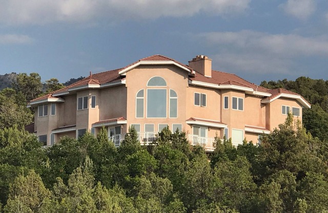 Sevier County Mega Mountain Retreat Sleeps 34+
