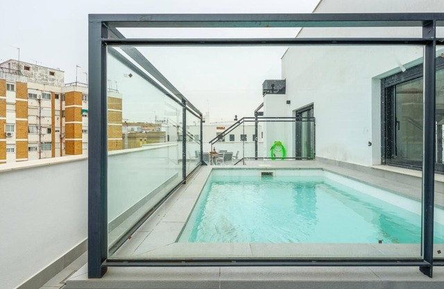 Sevilla Luxury Penthouse in Triana - large terrace, private pool and parking