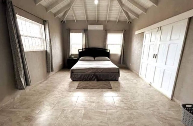 Sha-Dow Villa by the Airport 3BR