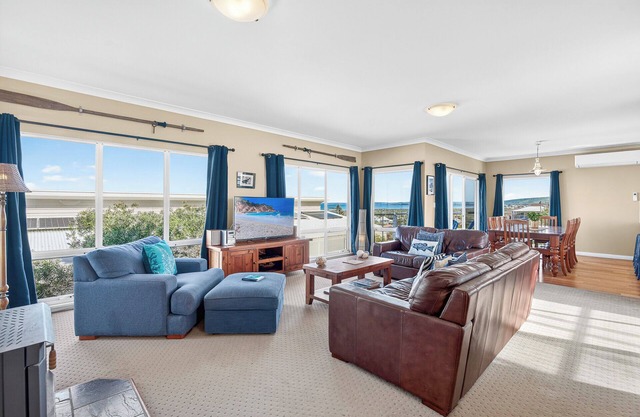 Shack@Goolwa Beach - Family Entertainer with Ocean Views & Walk to Beach