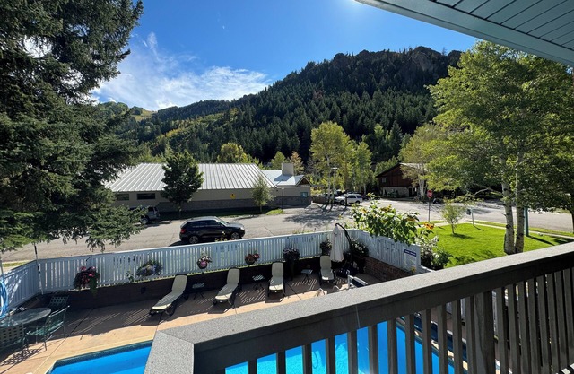 Shadow Mountain Lodge