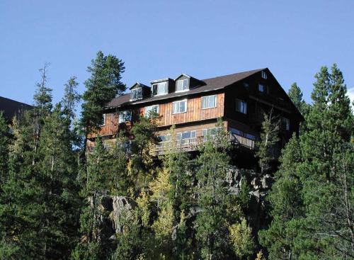 Shadowcliff Rempel Lodge