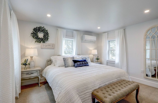 Shady Brick Getaway/Cozy & charming/King bed/100 Acre farm