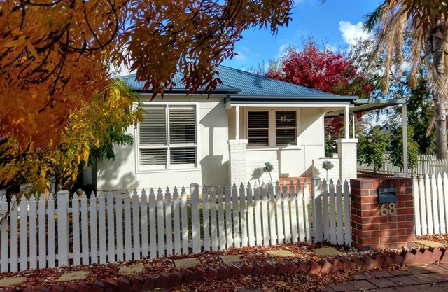 "Shady Corner Cottage" with Free Unlimited Wi-Fi