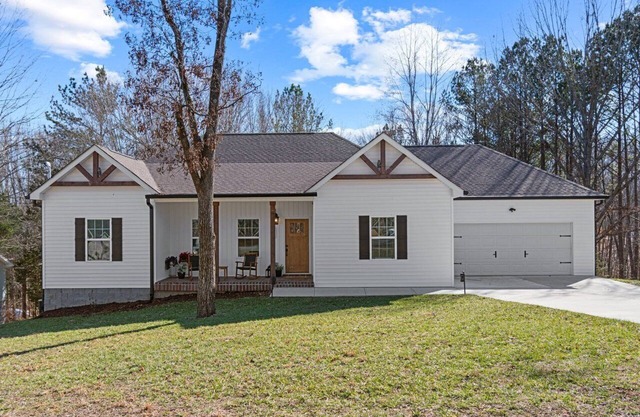 Shady Cove Retreat With Peaceful Views, Firepit, Marina & Lake Access Nearby