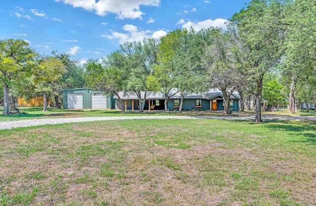 Shady Oaks Cabin- Waco/Magnolia/Baylor