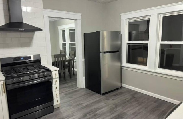 Shaker Ohio contemporary home!nn