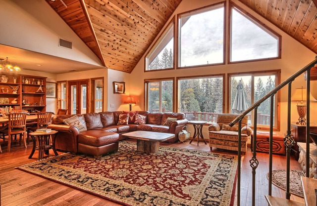 Shanks' lodge is the ultimate home in the woods for large groups.