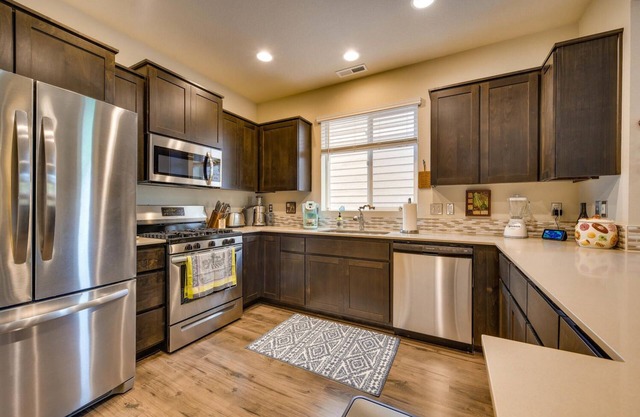 Shared New home private 2 bedroom 1 full bath for guest. Host lives in the home.