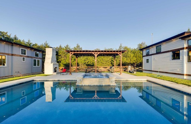 Shared Outdoor Pool and Patio Whitney Retreat!