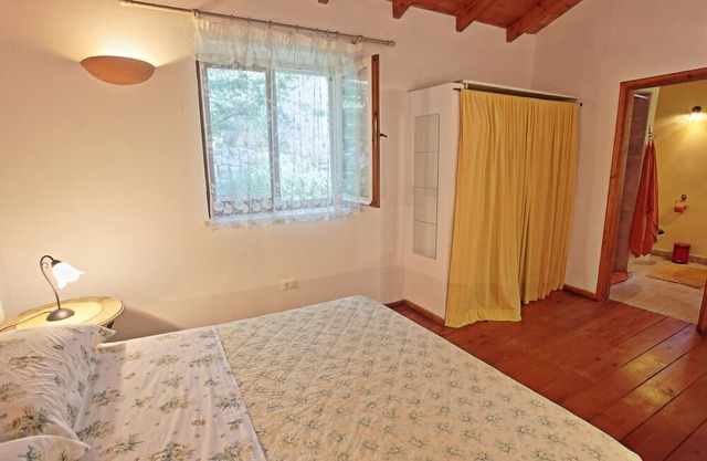 Shared pool, A/C, private gardens, near beach