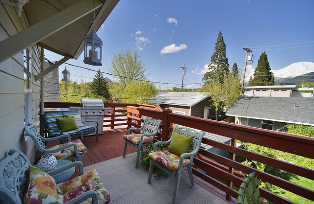 Shasta Star. Mountain views in downtown Mt. Shasta