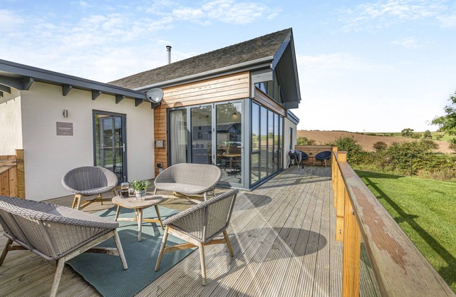 SHEARWATER LODGE, pet friendly, luxury holiday cottage in Bamburgh
