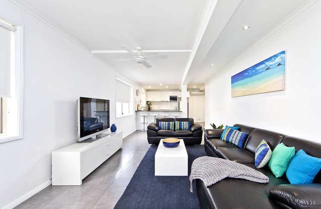 Shells on The Shore - Dolphins - 200 mtrs to Fingal Bay beach, WIFI, Air Con