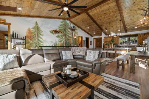 Shem Shack - Modern, Game Room, Wet Bar, Fire Pit