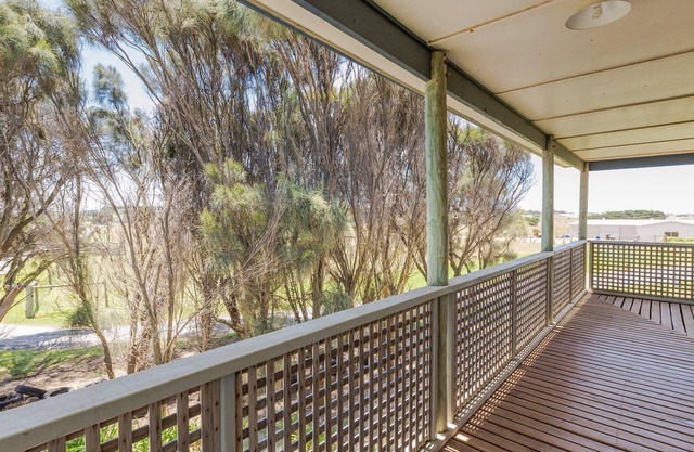 Sheoaks Cottage - Stylish Coastal Living