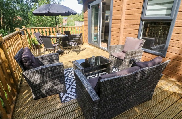 SHERWOOD 34, pet friendly, with a garden in Carnforth