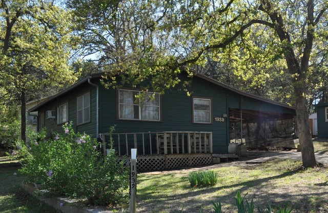 Sherwood Hills Cottage Sleeps 4 - 5.