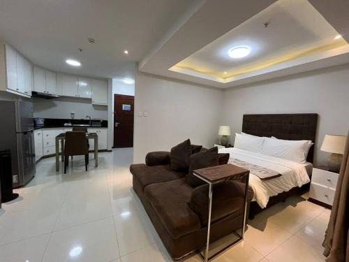 Sheryll Escapes - 305 La Grande Studio, cozy condo with hotel amenities!