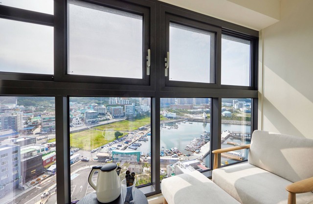 Shift Door Residence Hari