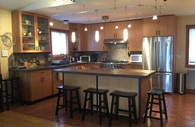 Shining Mountain 3 Br./2.5 Ba./Den/STR2023-014