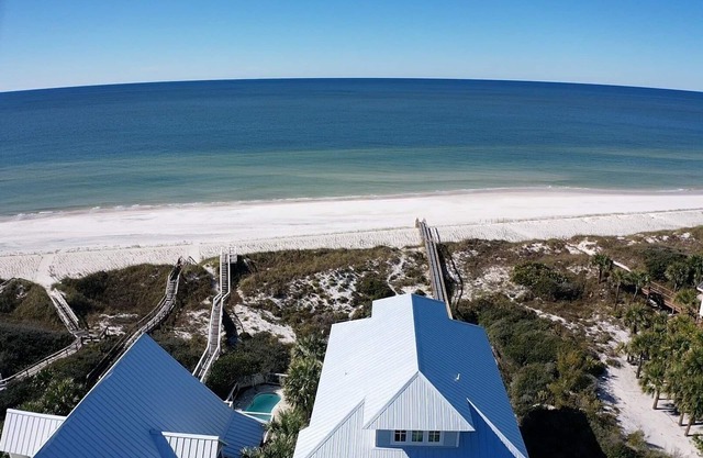 Shiny new luxury Gulf front w/one acre lot, pool, elevator, beach gear