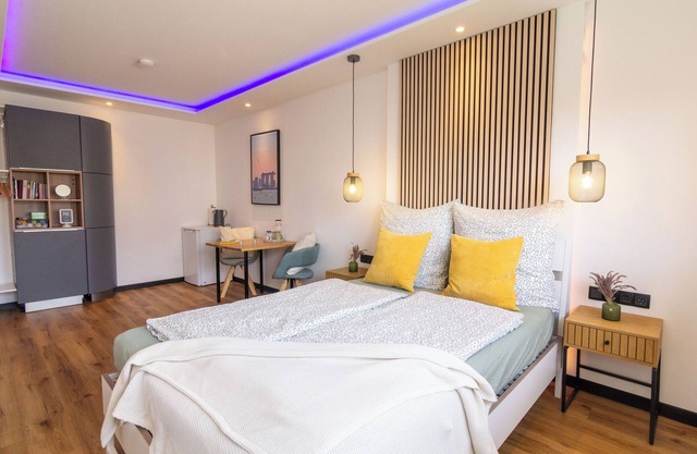 Shiny Singapore | Guest room in a homestay nearby Airport, DLR, ESA & trade fair
