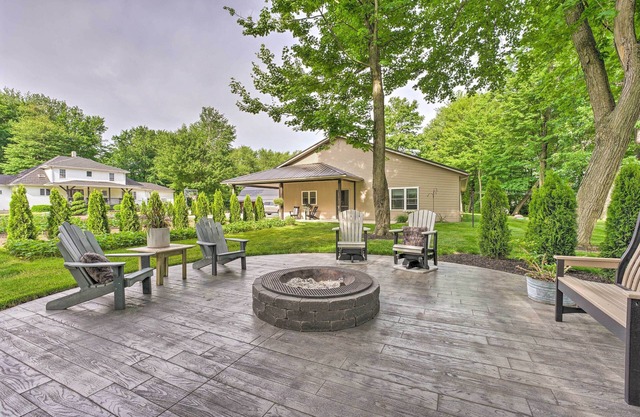 Shipshewana Guest House with Fire Pit!