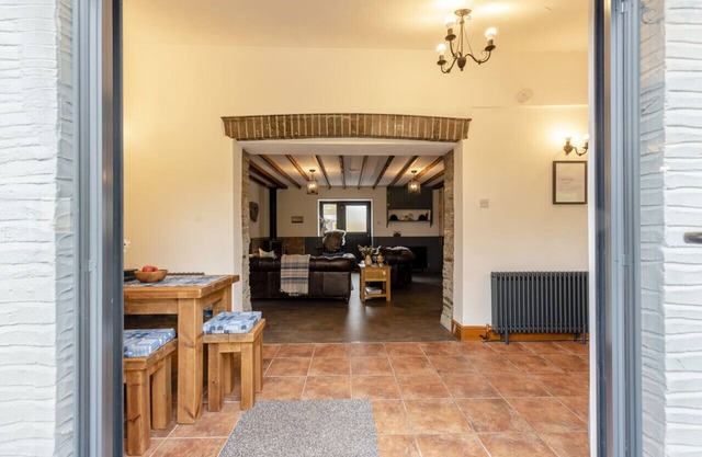 Shire - Three Bedroom House, Sleeps 6