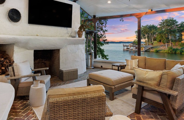 Shoals Spanish Villa on Wilson Lake near RTJ golf course