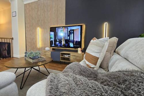 Shop, Soak &Sleep Galleria 3BR Retreat Private Jacuzzi