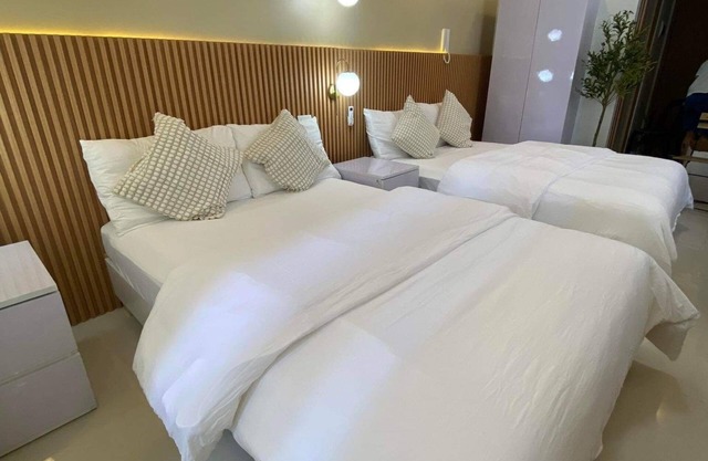 Shore 3 Residences Authentic Japanese-Style Bedroom with Pool View - MOA Complex