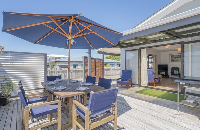 Shore Beats Work - Whangamata Holiday Home