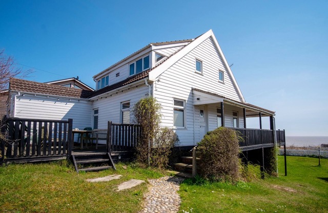 Shore Cote, Thorpeness - sleeps 10 guests in 5 bedrooms