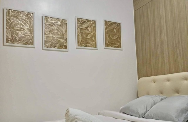 Shore Residences (near Mall of Asia) 1BR Condo with 3 Beds, massager