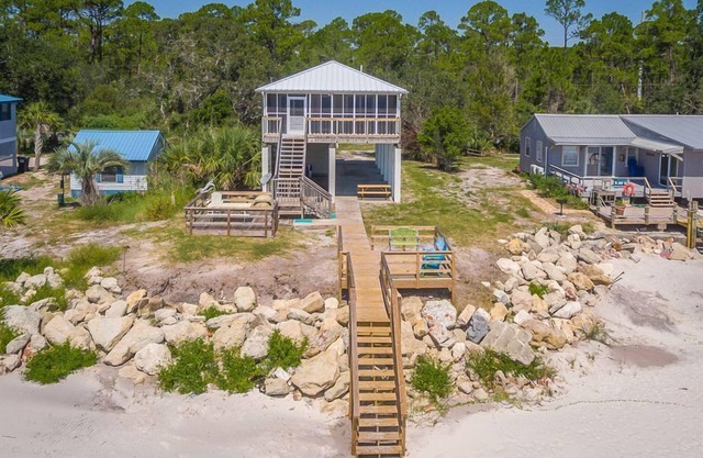 Shore to Please right on the beach!