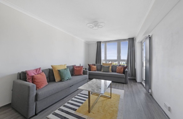 Shoreditch Central 2BR | Sleeps 6 | Balcony views