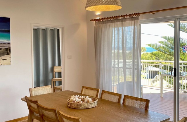 Shorelands - *Close to beach, recently renovated, 2 living rooms*