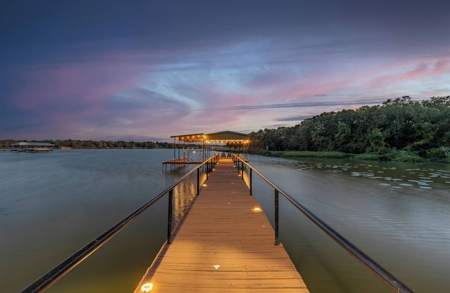 Shoreline Escape: The Luxury living in Lake Tawakoni