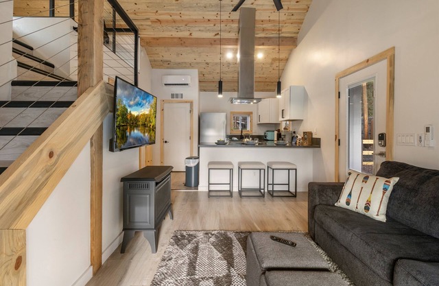 Shoreline Village Cabin 3