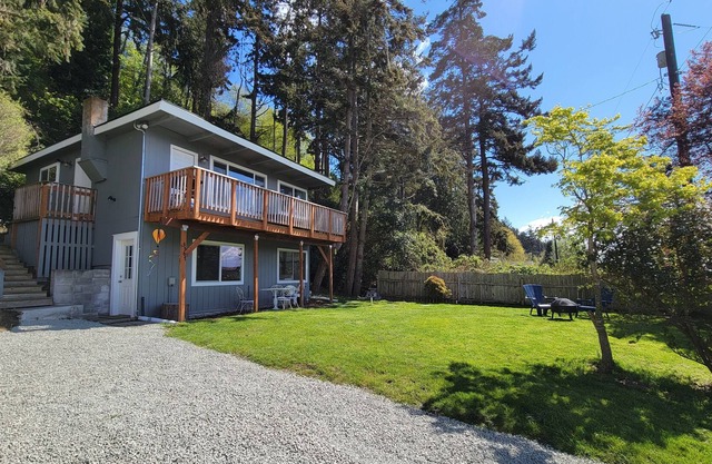 Shorewood Cottage by AvantStay | Walk to the Beach