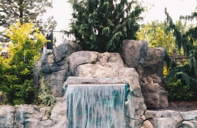 Short Drive to Bing Crosby Theater! 2 Modern Units, Pet-Friendly