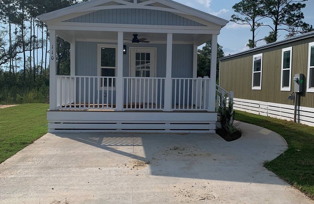 Short drive to the beautiful 30-A beaches!nCozy Riverwalk Landing Cottage 8-H